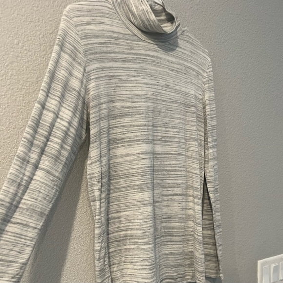 Dolan by anthropologie turtle neck - Picture 5 of 9